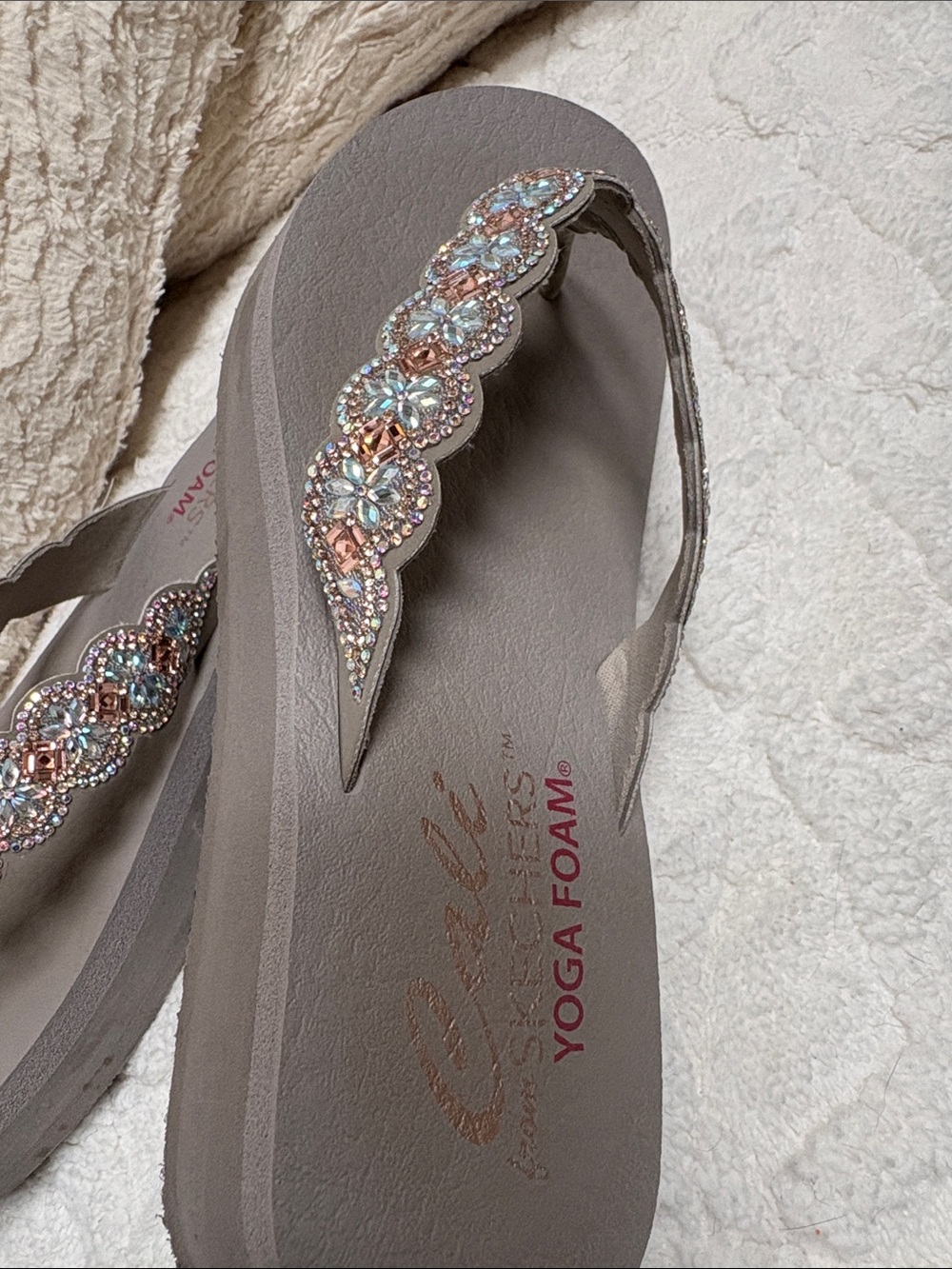 Skechers Women’s Taupe Yoga Foam Embellished Thong Sandals - Picture 4 of 4